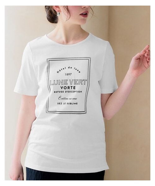 nissen（ニッセン）の「＜大きいサイズ＞汗染みしにくい色々選べるプリントTシャツ（Tシャツ/カットソー・レディース・ネイビー(フラワーロゴ)/黒(フォト)/モカベージュ(ロゴ・ナンバー)/黒(ロゴ)/杢グレー(パイナップル)/オレンジ(ネコ)/オフホワイト(ポスター)/ソフトカーキ(パンダ)/ピンク(ロゴマーク)/ネイビー(和花風)・L/LL/3L/4L/5L/6L/8L/10L）」の16枚目の写真