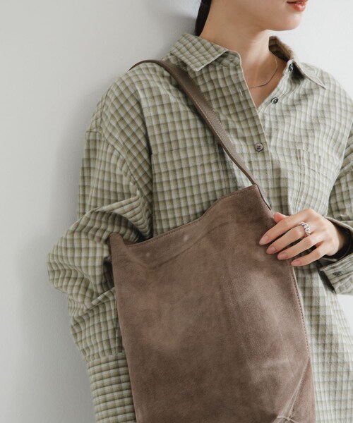 URBAN RESEARCH（アーバンリサーチ）の「ワンハンドルスウェードトートバッグ（トートバッグ・レディース・GREGE/D.BROWN・-0）」の16枚目の写真