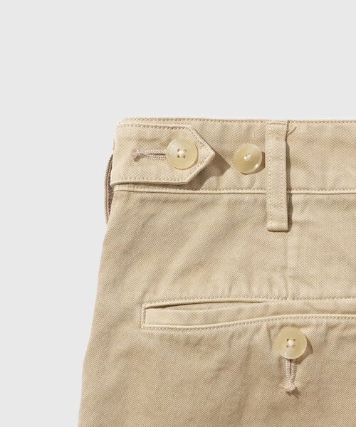 ADAM ET ROPE'（アダムエロペ）の「【AURALEE/オーラリー】GARMENT-DYED FINX LIGHT CHINO ONE-TUCK WIDE PANTS（チノパンツ・メンズ・ブラック/ベージュ・3/4/5）」の13枚目の写真