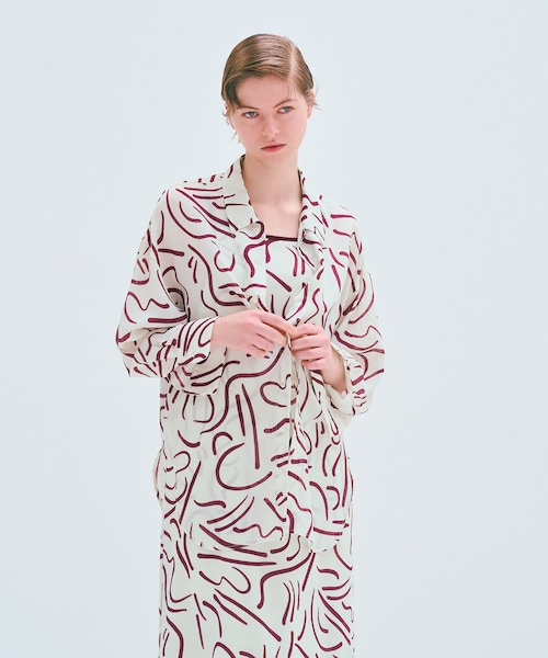 URBAN RESEARCH（アーバンリサーチ）の「『イージーケア』ドローイングアートプリントシャツ（シャツ/ブラウス・レディース・GREEN/RED・FREE）」の2枚目の写真