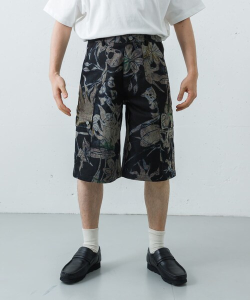 URBAN RESEARCH（アーバンリサーチ）の「Andersson Bell　FLOWER OVERLAY CARGO SHORTS（その他パンツ・メンズ・BLK/BEI・46/48）」の4枚目の写真