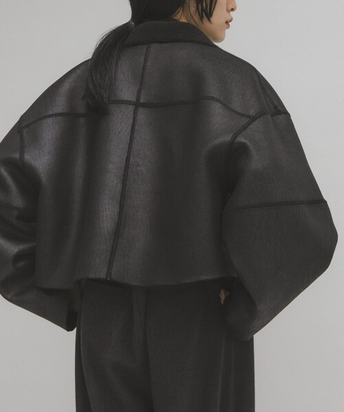 KBF（ケイビーエフ）の「リバーシブルボアジャケット（テーラードジャケット・レディース・BEIGE/BLACK・One）」の6枚目の写真