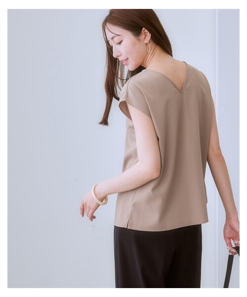 nissen（ニッセン）の「【しわになりにくい・ストレッチ】前後２ＷＡＹフレンチスリーブＴブラウス（とろみシリーズ）<大きいサイズ有>（シャツ/ブラウス・レディース・黒/ネイビー/キャメルブラウン/グレー/オフホワイト/ソフトピンク/スモーキーサックス/モカベージュ・M/L/LL/3L/4L/5L/6L/S）」の5枚目の写真