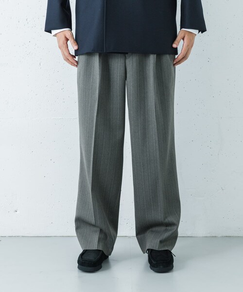 URBAN RESEARCH（アーバンリサーチ）の「ULTERIOR　H.STRIPE TUCKED TROUSERS（その他パンツ・メンズ・DUSTY GREY・4/5）」の4枚目の写真