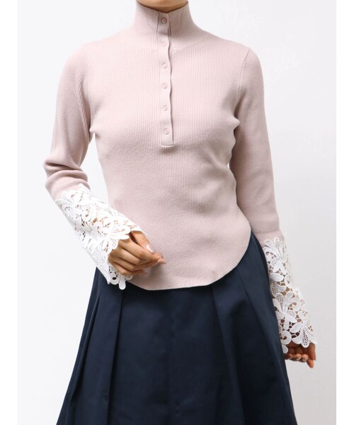 TONAL（トーナル）の「レーススリーブハイネック釦リブニット（ニット/セーター・レディース・オフホワイト/グレー/ピンク・M）」の6枚目の写真