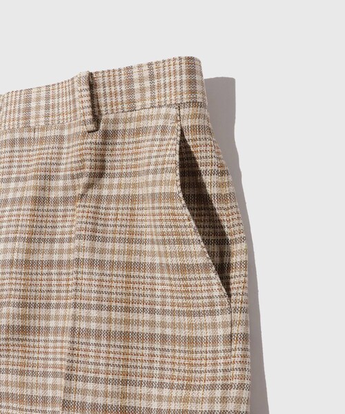 ADAM ET ROPE'(アダムエロペ)の「【AURALEE/オーラリー】SILK LINEN NEP CHECK SLACKS(スラックス・メンズ・ベージュ・3/4)」の6枚目の写真
