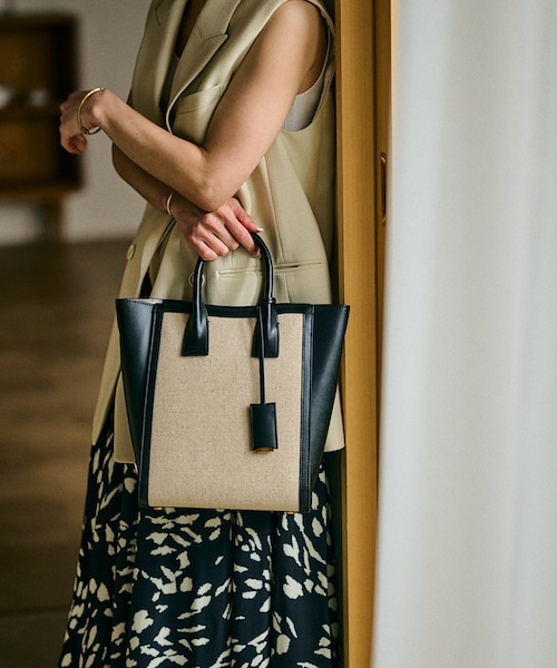 ROPE'（ロペ）の「【E'POR】 I BAG Medium（キャンバスコンビ縦型トートバッグ）（ハンドバッグ・レディース・ブラック系/オフホワイト・F）」の2枚目の写真