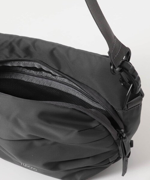 URBAN RESEARCH DOORS(アーバンリサーチドアーズ)の「fulcro runner(ショルダーバッグ・メンズ・BLACK/D.GRAY・-)」の17枚目の写真