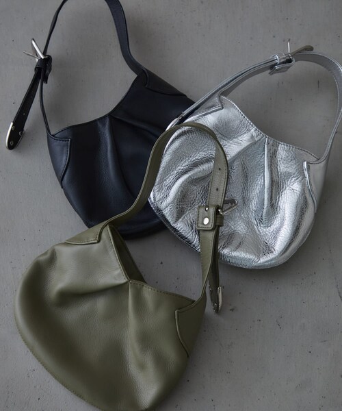 URBAN RESEARCH（アーバンリサーチ）の「NOMADIS　LEE（ハンドバッグ・レディース・SILVER・-）」の3枚目の写真