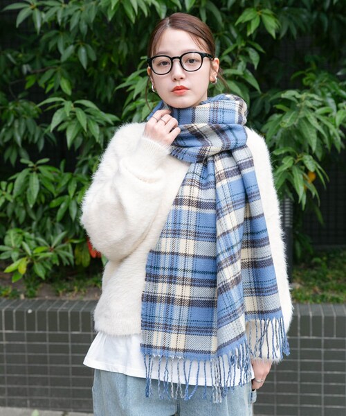 KBF（ケイビーエフ）の「リバーシブルチェックストール（マフラー・レディース・BLUE/BEIGE/BURGUNDY・one）」の5枚目の写真