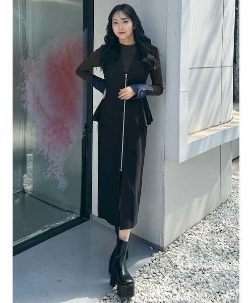 MURUA（ムルーア）の「フロントZIPペプラムジャンパースカート（ジャンパースカート・レディース・グレー/ブラック/ブラウン/ベージュ・1/2）」の2枚目の写真