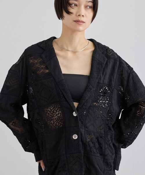 ADAM ET ROPE'(アダムエロペ)の「【WEB限定】刺繍レースパッチワークシャツジャケット/ セットアップ対応(テーラードジャケット・レディース・ブラック/ホワイト・F)」の3枚目の写真