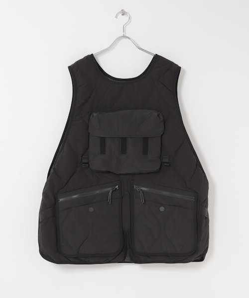 EKAL(エカル)の「WHITE MOUNTAINEERING QUILTING DOWN VEST(その他アウター・メンズ・BLACK/BROWN/RED・2/3)」の1枚目の写真