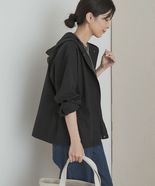 URBAN RESEARCH DOORS(アーバンリサーチドアーズ)の「『UR TECH MoLight』撥水UVカットフードジャケット(テーラードジャケット・レディース・CHARCOAL/BLACK・M)」の8枚目の写真