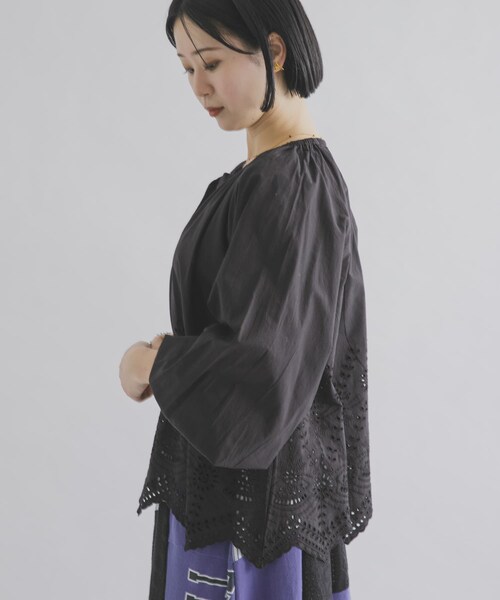 THE GOODLAND MARKET（ザグッドランドマーケット）の「FANAKA　チュニックブラウス（シャツ/ブラウス・レディース・WHITE/BLACK/BLUE・Free）」の13枚目の写真