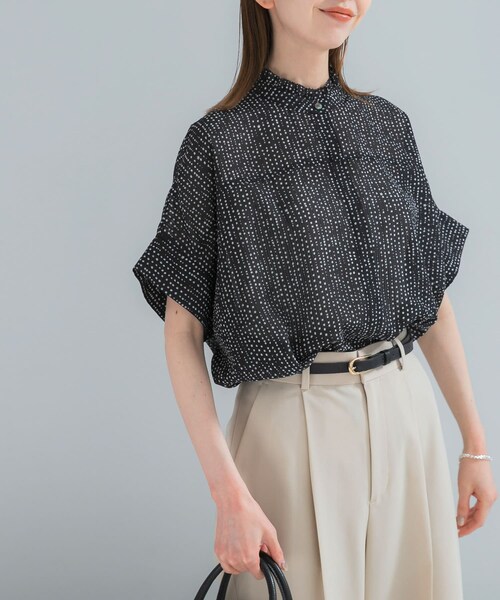 URBAN RESEARCH ROSSO（アーバンリサーチロッソ）の「『WEB/一部店舗限定』ウォッシャブルドットフリルネックブラウス（シャツ/ブラウス・レディース・OFF DOT/KHAKI DOT/BLACK DOT・Free）」の14枚目の写真