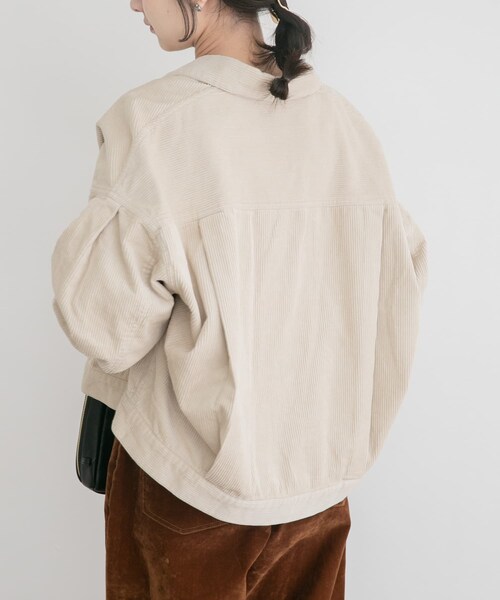 ITEMS URBANRESEARCH（アイテムズ アーバンリサーチ）の「コーデュロイジャケット（カバーオール・レディース・ECRU/CHA/CHERRY・Free）」の8枚目の写真