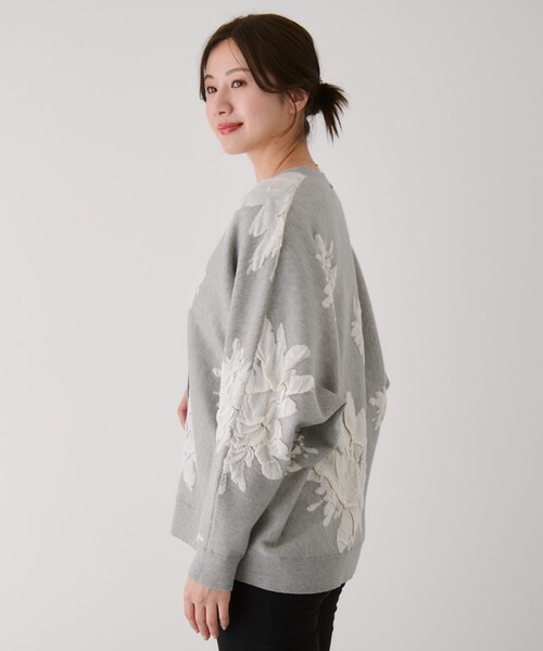 Jayro(ジャイロ)の「フラワージャガードドルマンニットカーディガン(カーディガン/ボレロ・レディース・ブラック/グレー/オフホワイト・F)」の16枚目の写真