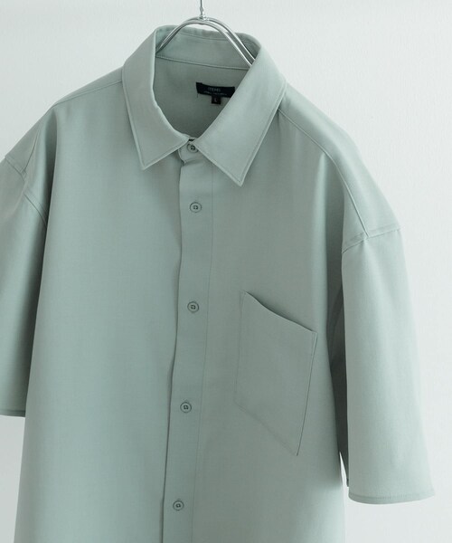 ITEMS URBANRESEARCH（アイテムズ アーバンリサーチ）の「ドライタッチ レギュラーカラー 半袖シャツ（シャツ/ブラウス・メンズ・IVO/MNT/BLU/CHA・M/L）」の5枚目の写真