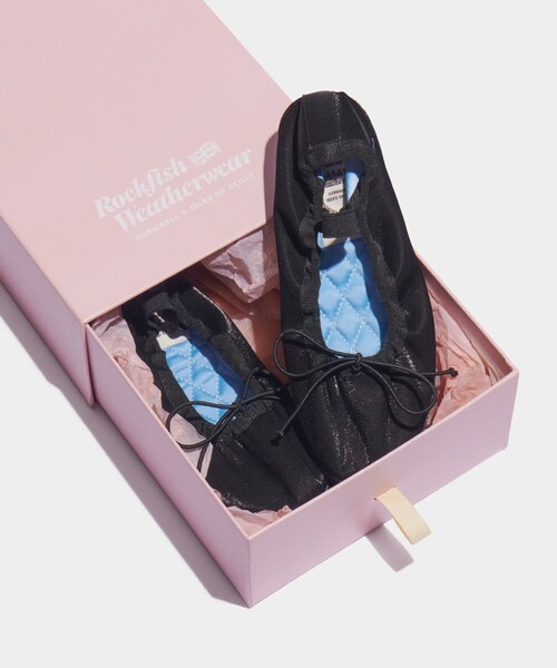 URBAN RESEARCH DOORS(アーバンリサーチドアーズ)の「Rockfish Weatherwear WISLEY SCRUNCH FLAT(バレエシューズ・レディース・BLACK/BEIGE・23.5/24/24.5)」の6枚目の写真