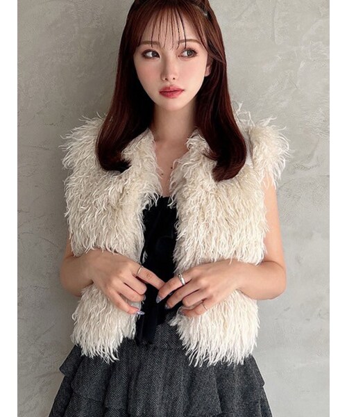 RESEXXY（リゼクシー）の「フラッフィーボリュームショートベスト（ベスト・レディース・アイボリー/ブラック/ブラウン・F）」の2枚目の写真