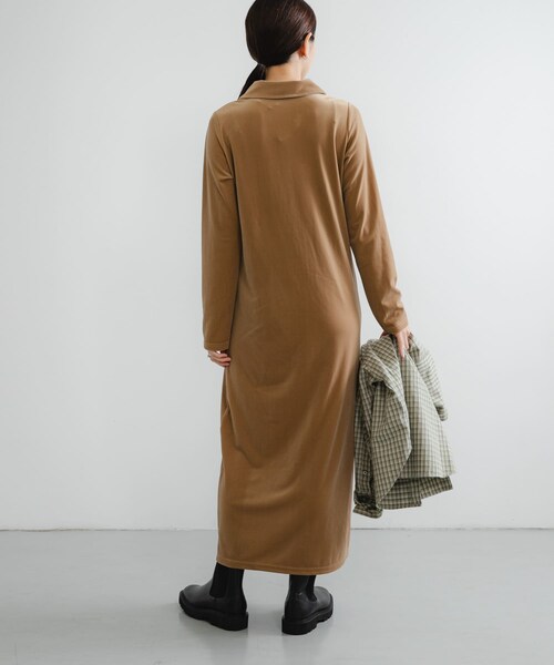 URBAN RESEARCH（アーバンリサーチ）の「ベロアシャツカラーワンピース（ワンピース・レディース・BEIGE/BROWN・FREE）」の21枚目の写真