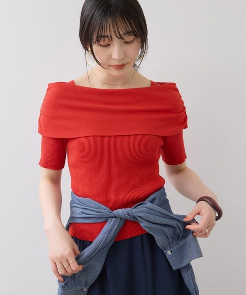 VIS(ビス)の「サイドギャザーオフショル5分袖ニット(ニット/セーター・レディース・オフホワイト/ブラウン/ネイビー/ブルー系/キナリ/レッド系・F)」の6枚目の写真
