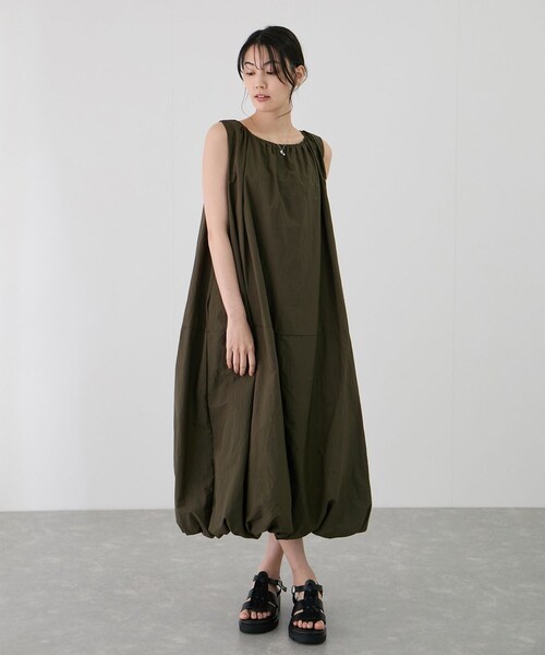 Jayro（ジャイロ）の「ノースリーブバルーンワンピース（ワンピース・レディース・ブラック/ベージュ/カーキ・F）」の22枚目の写真