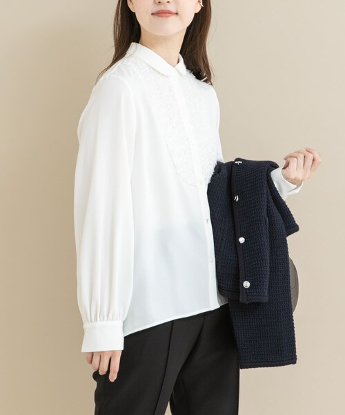 URBAN RESEARCH ROSSO（アーバンリサーチロッソ）の「『WEB/一部店舗限定』フロントレース切替ブラウス（シャツ/ブラウス・レディース・OFF/BLACK・Free）」の5枚目の写真