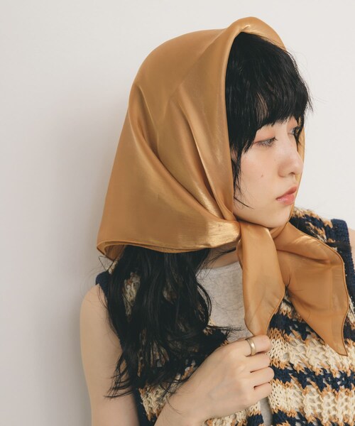 KBF(ケイビーエフ)の「シアーグロススクエアスカーフ(バンダナ/スカーフ・レディース・BROWN/MOSS GRAY・one)」の2枚目の写真