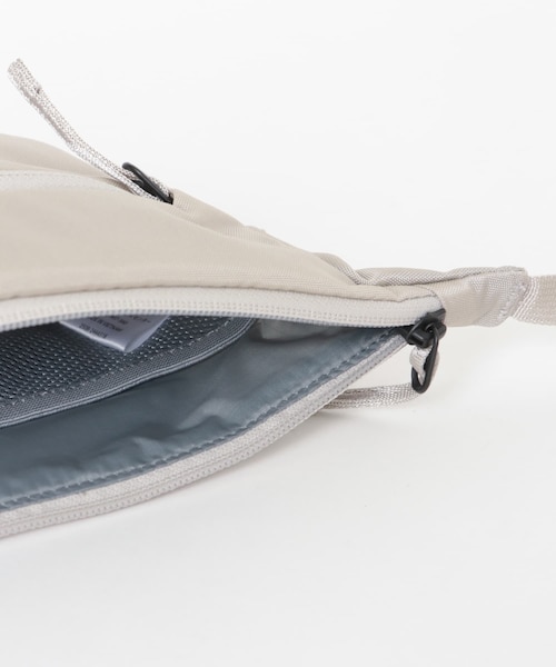 URBAN RESEARCH Sonny Label（アーバンリサーチサニーレーベル）の「THE NORTH FACE　CAPELLA 2（ショルダーバッグ・メンズ・ブラック/アイボリー・One）」の5枚目の写真