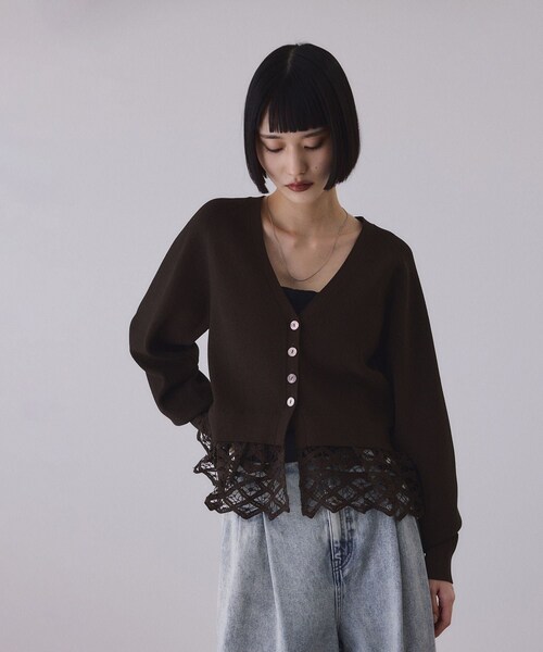 ADAM ET ROPE'（アダムエロペ）の「バテンレースコンビニットカーディガン（カーディガン/ボレロ・レディース・ブラック/ダークブラウン/キナリ・F）」の10枚目の写真