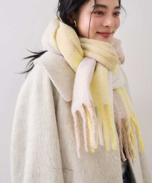 VIS（ビス）の「ふわふわフリンジチェックマフラー/静電気防止（マフラー・レディース・チャコール/ブラウン系/ブルー系/イエロー系・F）」の12枚目の写真