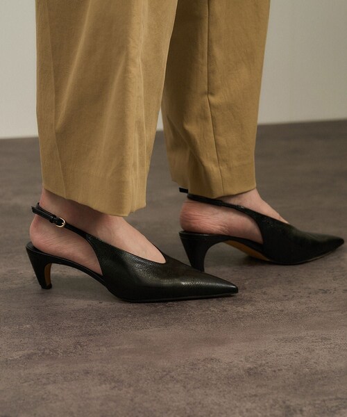 ADAM ET ROPE'（アダムエロペ）の「【W S（ドゥーブル）】ゴートレザーバックストラップパンプス（パンプス・レディース・ブラック/オリーブ・23.0/23.5/24.0/24.5/36/36.5/37/37.5）」の8枚目の写真