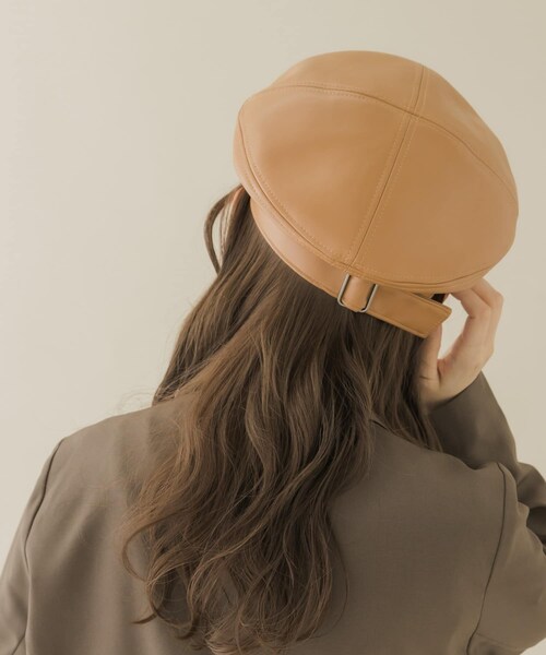 SMELLY（スメリー）の「フェイクレザーバックルベレー（ハンチング/ベレー帽・レディース・BLK/CML・-）」の18枚目の写真