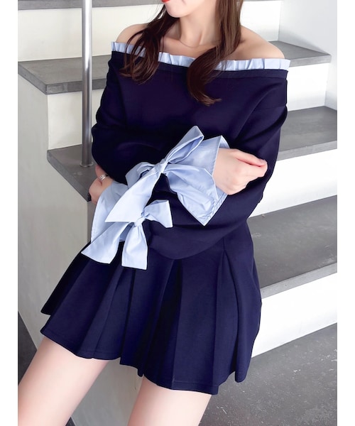 dazzlin（ダズリン）の「フリルドッキングカットプルオーバー（スウェット・レディース・オフホワイト/グレー/ネイビー・F）」の11枚目の写真