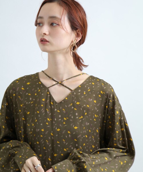 SENSE OF PLACE by URBAN RESEARCH(センスオブプレイスバイアーバンリサーチ)の「カラーダップルドットプリントシャツ(シャツ/ブラウス・レディース・BLACK/GREEN・FREE)」の10枚目の写真