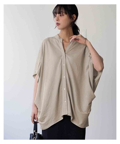 nissen（ニッセン）の「＜大きいサイズ＞涼やか美ラクRUタッチバンドカラードルマンスリーブチュニックブラウス（接触冷感・抗菌防臭・UVカット・遮熱）（シャツ/ブラウス・レディース・黒/チャコールグレー/グレージュ/オフホワイト×黒系ストライプ・L~LL相当/3L~4L相当/5L~6L相当/8L相当/10L相当）」の19枚目の写真