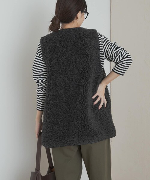 URBAN RESEARCH DOORS(アーバンリサーチドアーズ)の「リバーシブルボアベスト(テーラードジャケット・レディース・GREGE/CHARCOAL・M)」の7枚目の写真