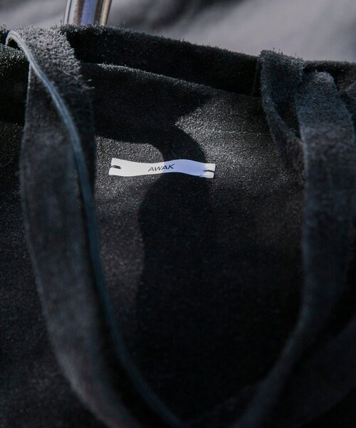 URBAN RESEARCH（アーバンリサーチ）の「AWAK　TOTE-suede（トートバッグ・メンズ・BLK－B/BLK－W・One）」の8枚目の写真