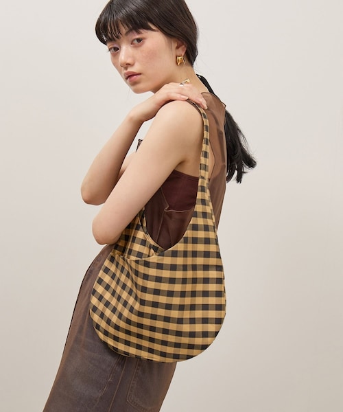 ADAM ET ROPE'(アダムエロペ)の「【COMING OF AGE(カミング オブ エイジ)】HOBO MINI BAG(ショルダーバッグ・レディース・ブラック/キミドリ/ターコイズ/レッド・F)」の16枚目の写真