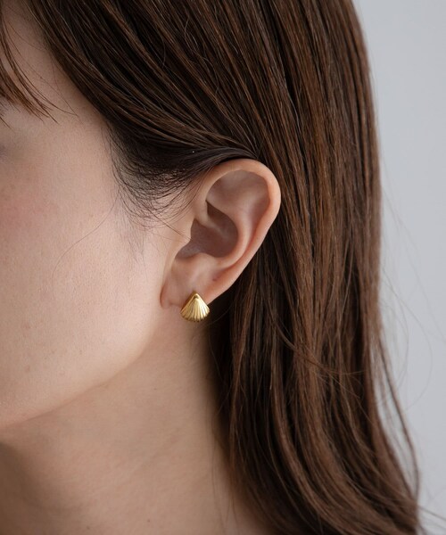 URBAN RESEARCH Sonny Label（アーバンリサーチサニーレーベル）の「ステンレスシェルモチーフピアス（ピアス（両耳用）・レディース・シルバー/ゴールド・One）」の2枚目の写真