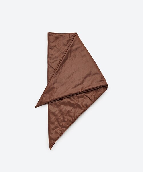 ADAM ET ROPE'（アダムエロペ）の「【J'aDoRe限定】【KIJIMA TAKAYUKI(キジマ タカユキ)】LEATHER LIKE TAFFETA PADDED SCARF（バンダナ/スカーフ・レディース・ブラック/キャメル・F）」の3枚目の写真