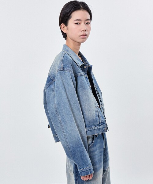 ADAM ET ROPE'(アダムエロペ)の「WASHED DENIM CROPPED JACKET(デニムジャケット・レディース・ブルー系・38/40/42)」の17枚目の写真