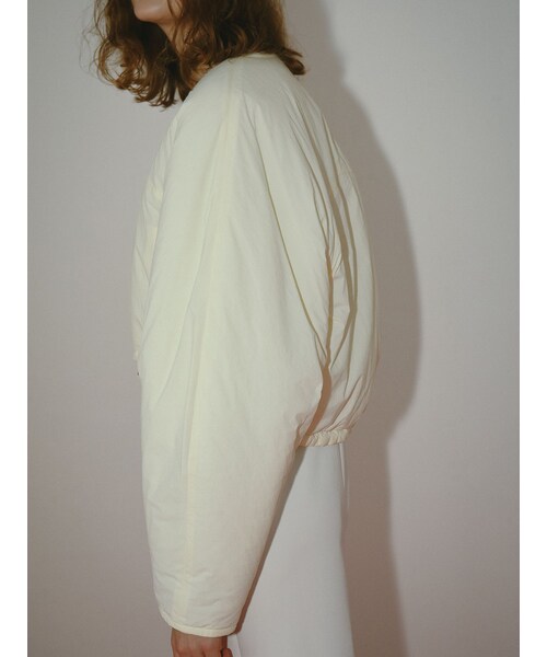 ELENDEEK（エレンディーク）の「SHORT PADDING JK（ノーカラージャケット・レディース・オフホワイト/ブラック・F）」の7枚目の写真