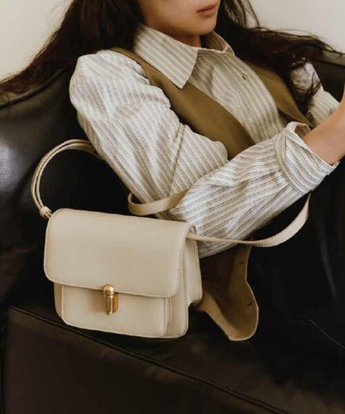 URBAN RESEARCH ROSSO（アーバンリサーチロッソ）の「LUMEN　CLEF BAG（ショルダーバッグ・レディース・cremabeige/softblack・FREE）」の2枚目の写真