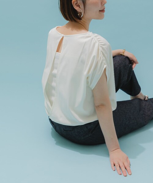 URBAN RESEARCH ROSSO（アーバンリサーチロッソ）の「『UR TECH』F by ROSSO　UVCUTバックオープンクロップドTシャツ（Tシャツ/カットソー・レディース・BLACK/OFF WHITE/YELLOW・FREE）」の5枚目の写真