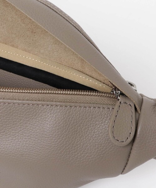 RODE SKO（ロデスコ）の「レザーボディバッグ（ボディバッグ/ウエストポーチ・メンズ・GREIGE/BLACK・one）」の13枚目の写真
