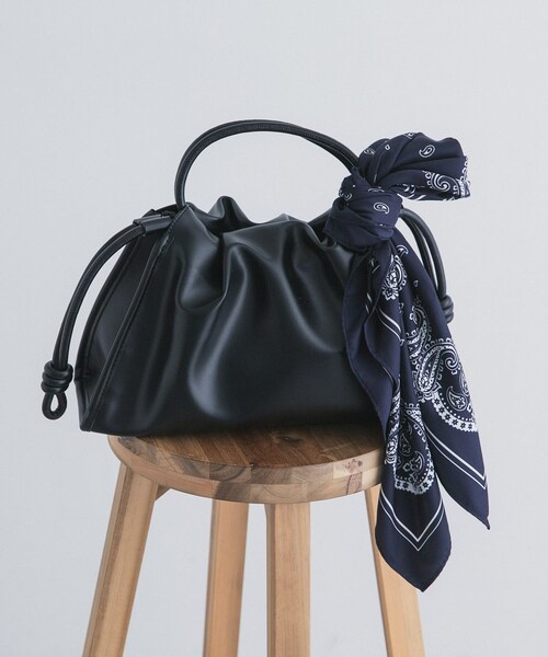 URBAN RESEARCH DOORS(アーバンリサーチドアーズ)の「大判ペイズリースカーフ(バンダナ/スカーフ・レディース・BEIGE/NAVY・One)」の9枚目の写真