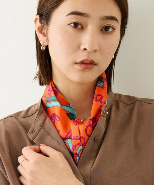ROPE'（ロペ）の「ROPE' リバイバルシルクタイスカーフ/26AW（バンダナ/スカーフ・レディース・オフホワイト/カーキ/オレンジ・F）」の16枚目の写真